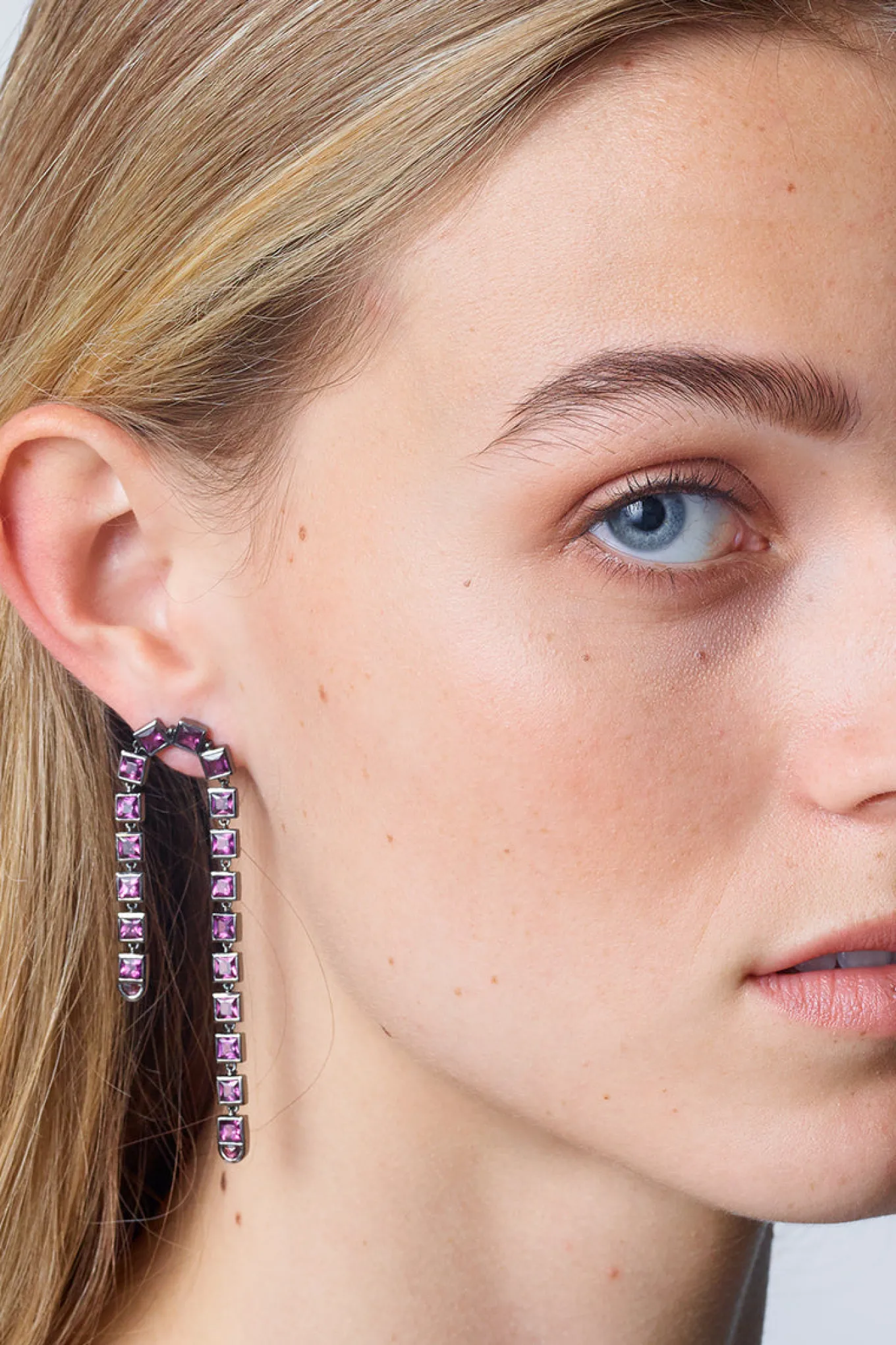 arc_earrings__rhodolite_1.webp Arc Earrings - Rhodolite