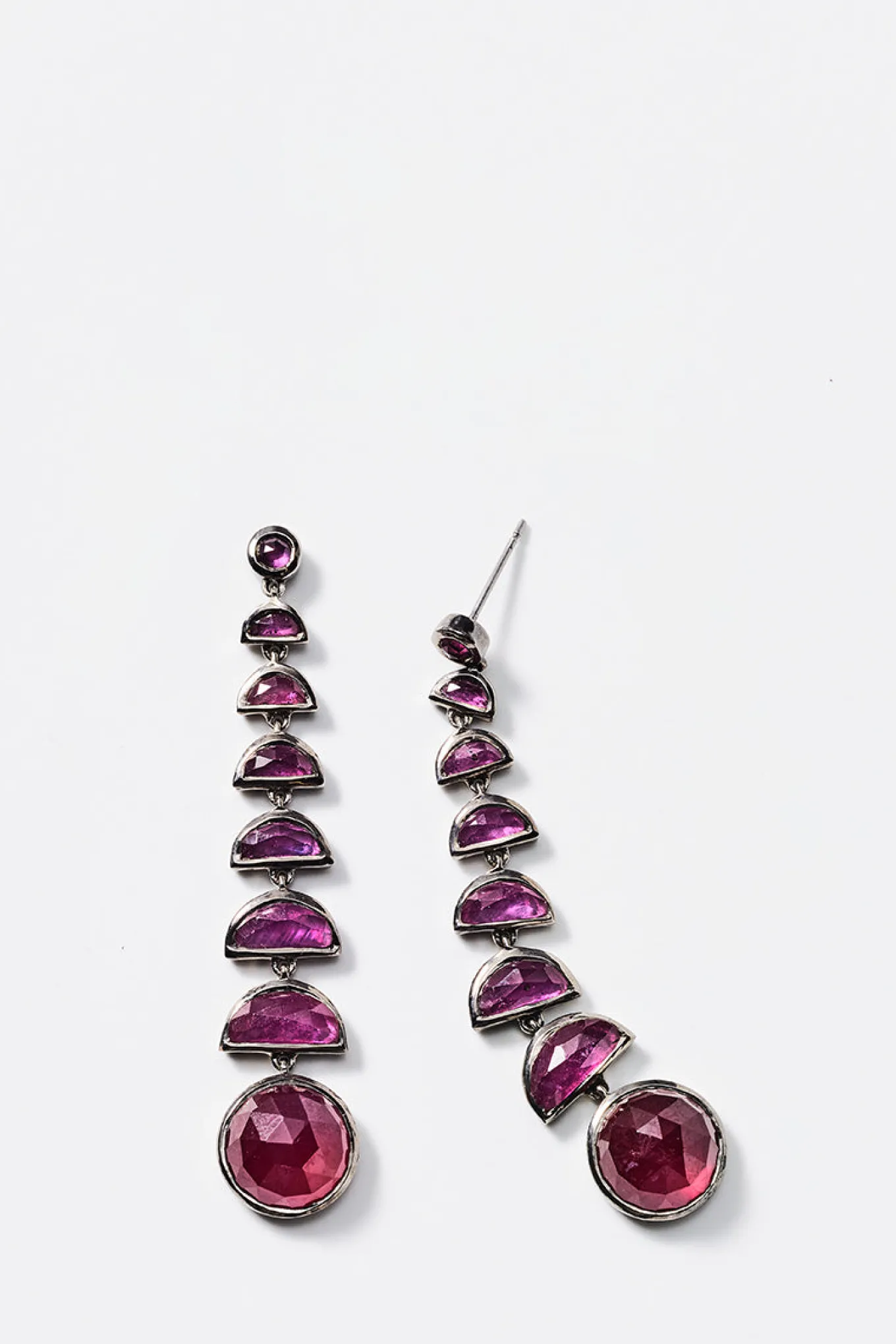 ballbearing_earrings__rub_0.webp Ballbearing Earrings - Ruby