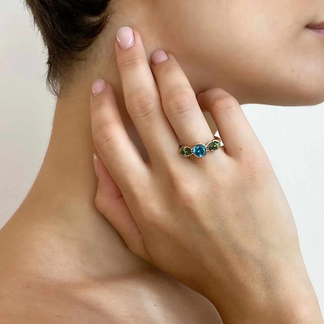 bowtie_solitaire_ring_1.webp Bowtie Solitaire Ring