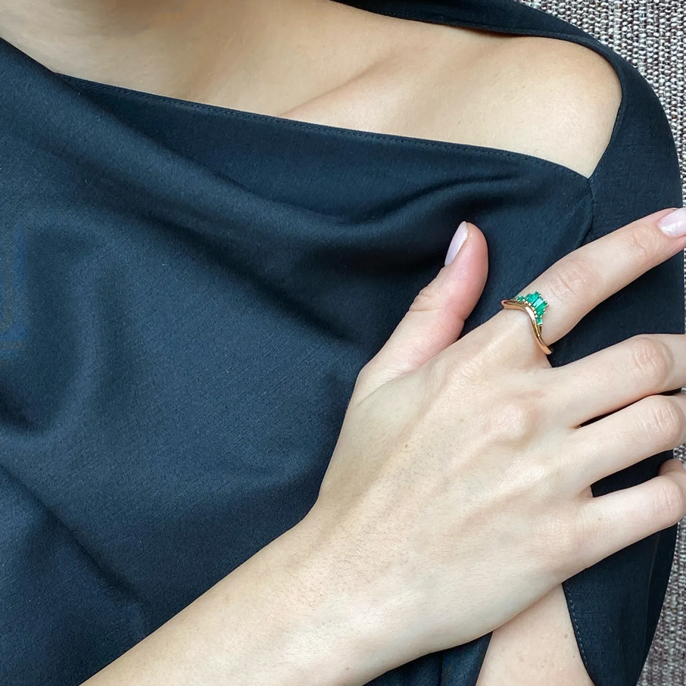bump_ruched_ring__emerald_0.webp Bump Ruched Ring - Emerald