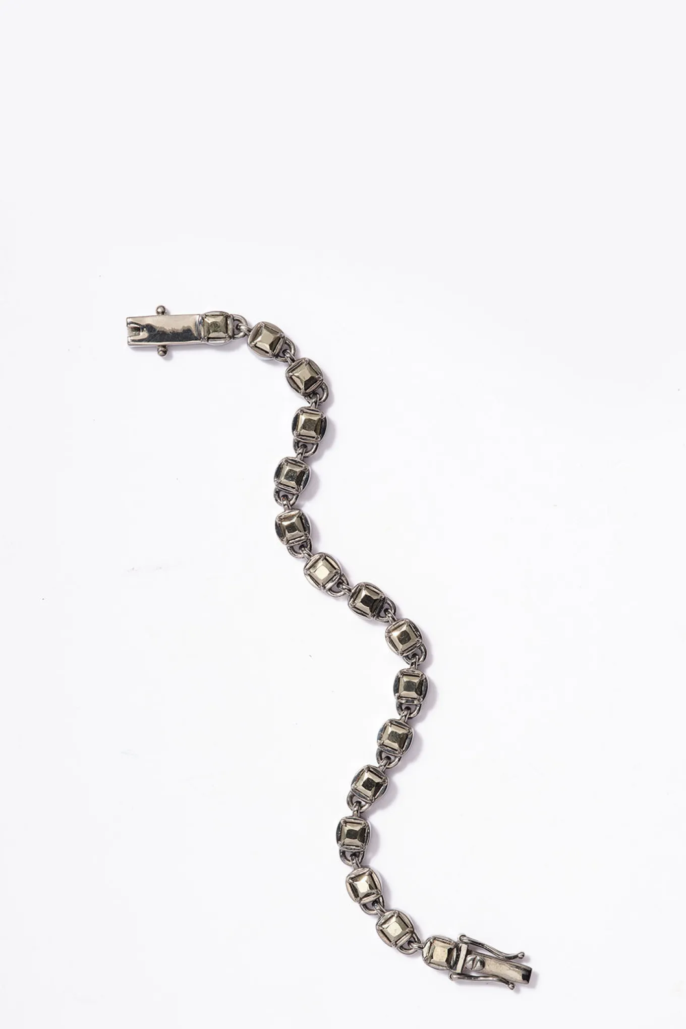 d_tile_chain_bracelet__py_0.webp 3D Tile Chain Bracelet - Pyrite