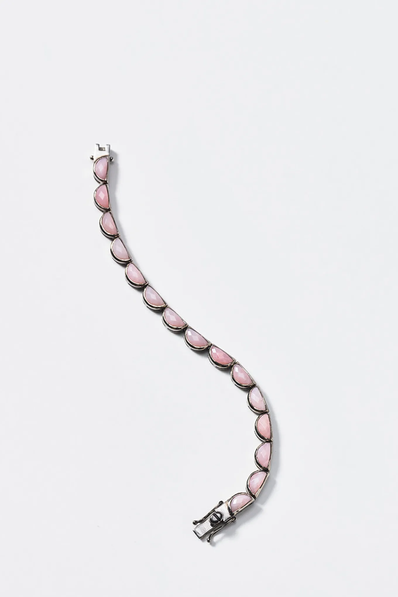 large_scallop_tennis_brac_0-1.webp Large Scallop Tennis Bracelet - Pink Opal