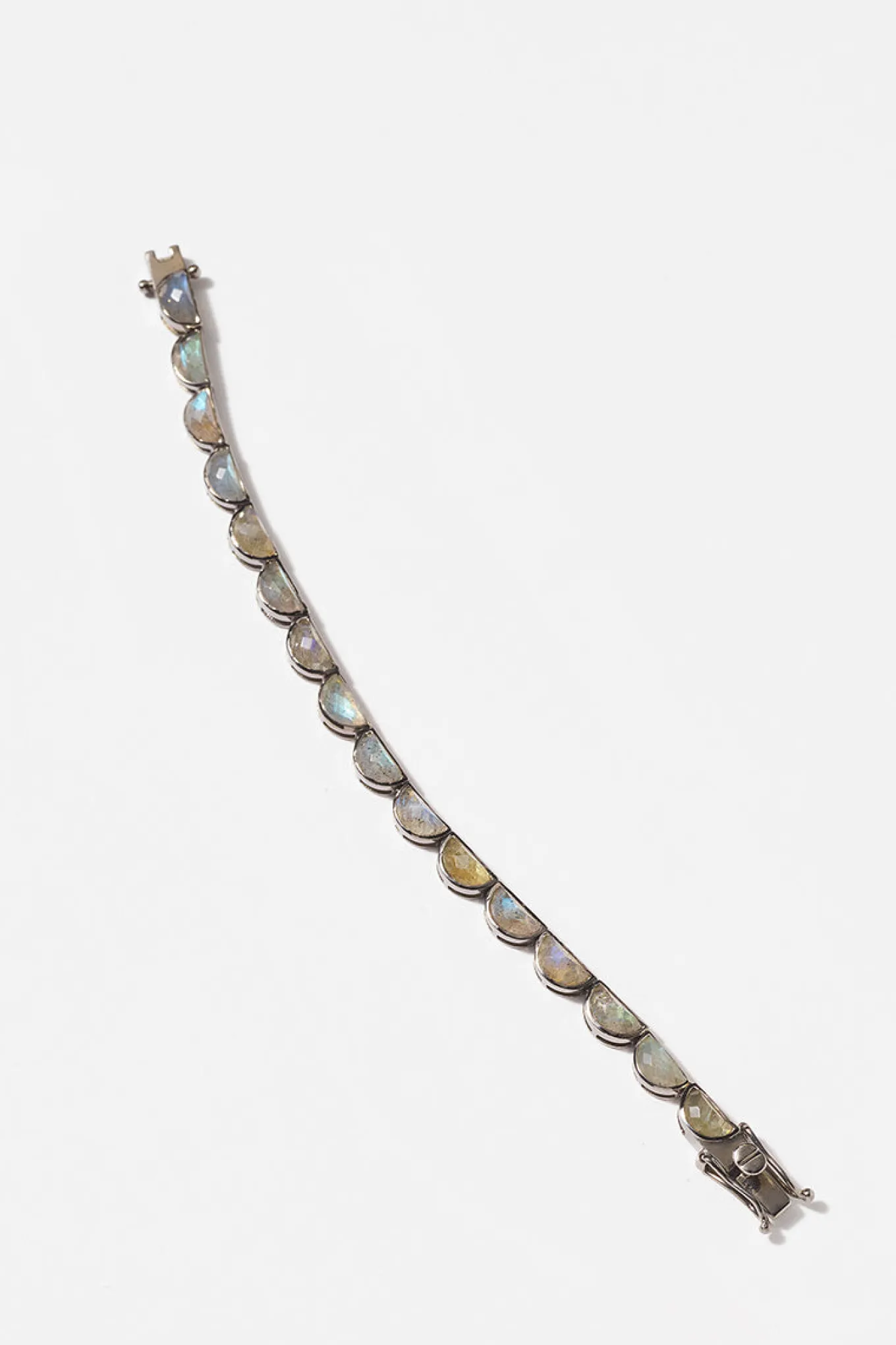 large_scallop_tennis_brac_0.webp Large Scallop Tennis Bracelet - Labradorite