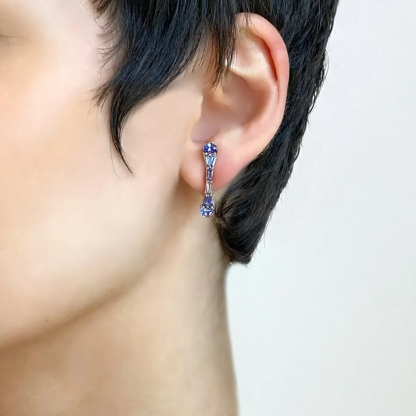 large_single_baton_ear_cu_1.webp Large Single Baton Ear Cuff - Tanzanite