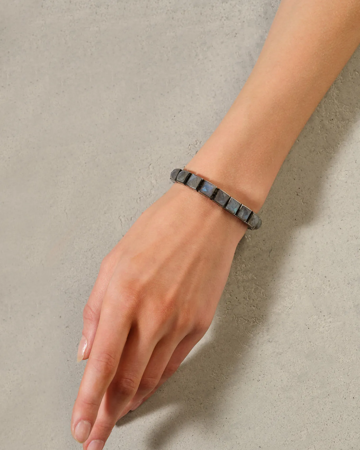 large_tile_tennis_bracele_1-3.webp Large Tile Tennis Bracelet - Labradorite