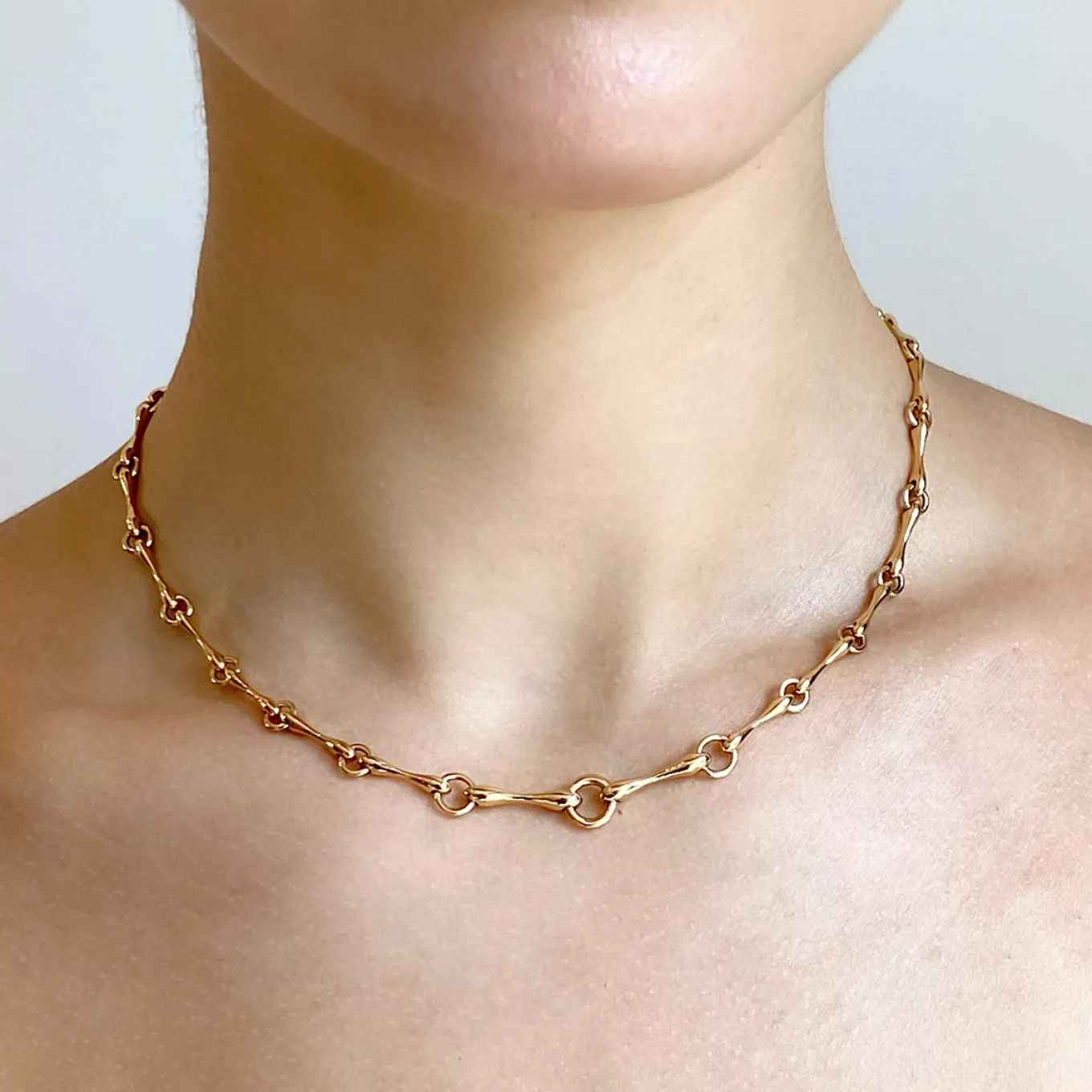 long_baton_chain_necklace_1.webp Long Baton Chain Necklace - Invisible Clasp