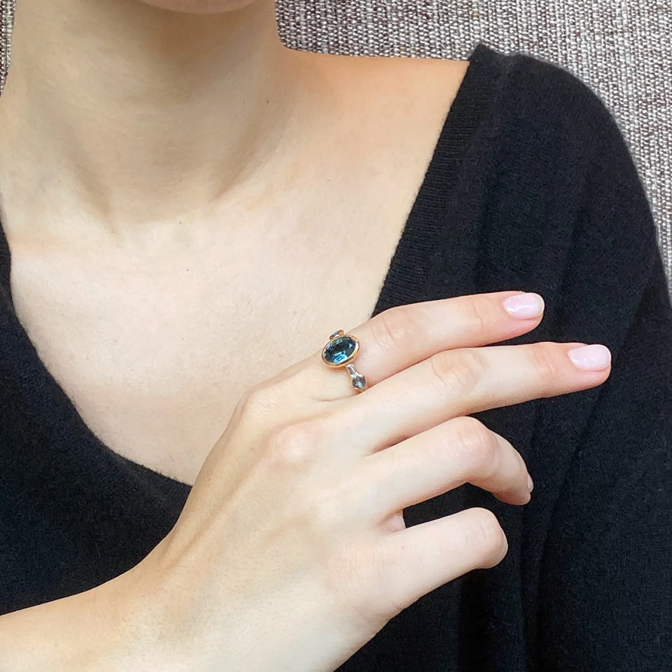 oval_solitaire_morse_code_1.webp Oval Solitaire Morse Code Ring - Blue Tourmaline