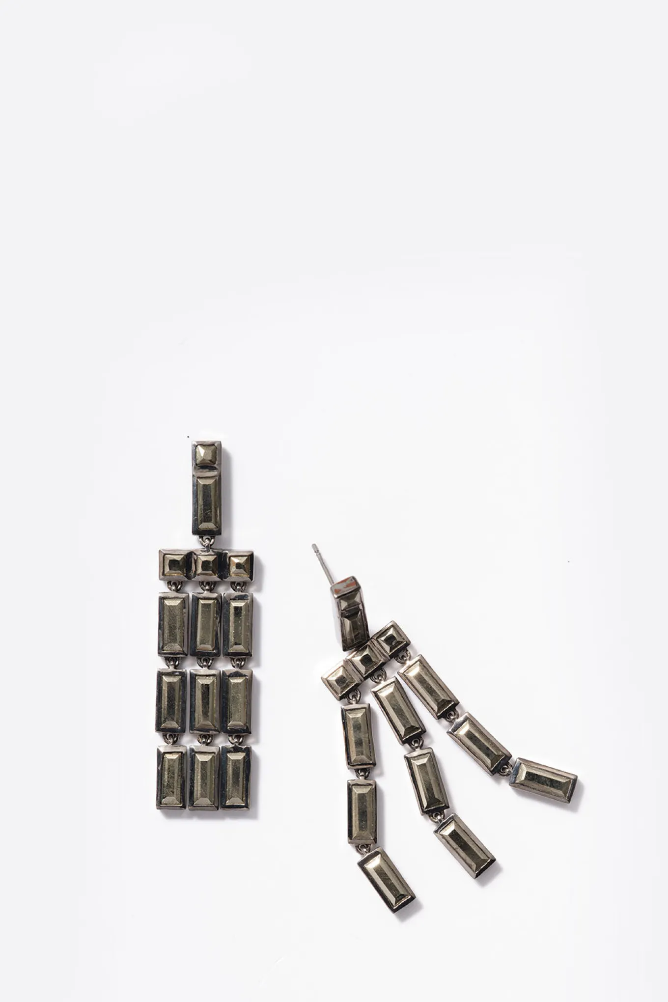 paintbrush_fringe_earring_0-1.webp Paintbrush Fringe Earrings - Pyrite