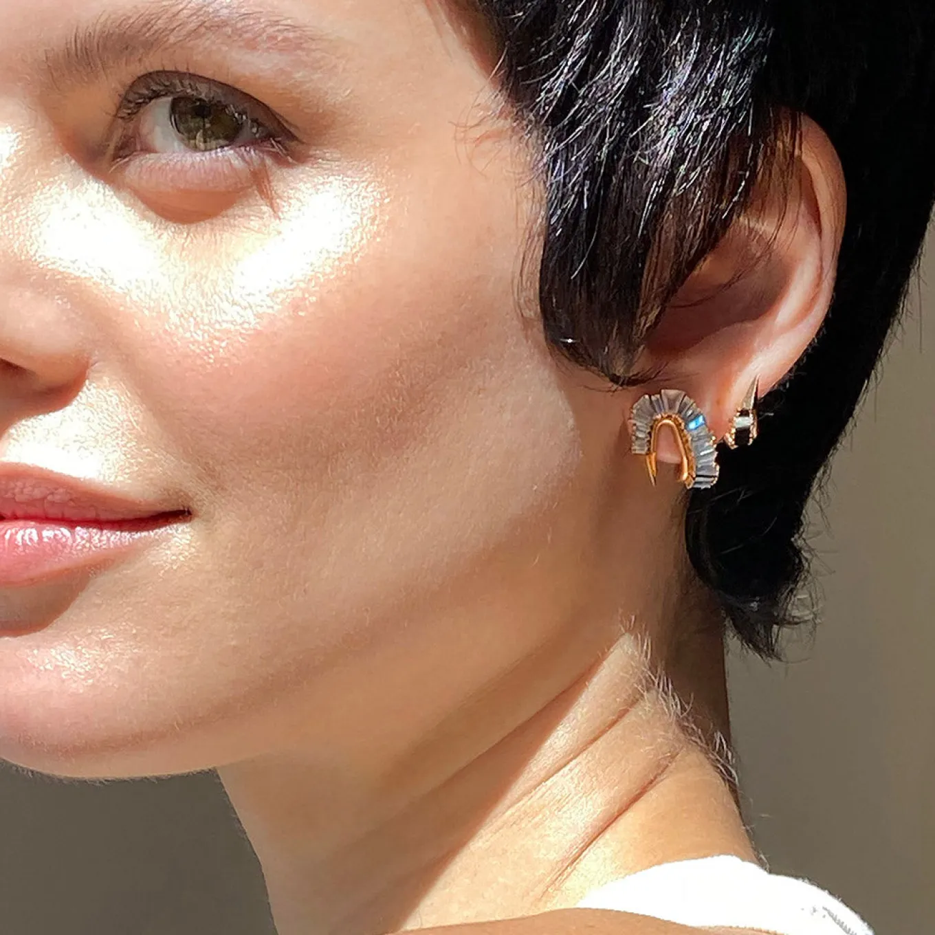 single_serpent_ear_cuff_3.webp Single Serpent Ear Cuff