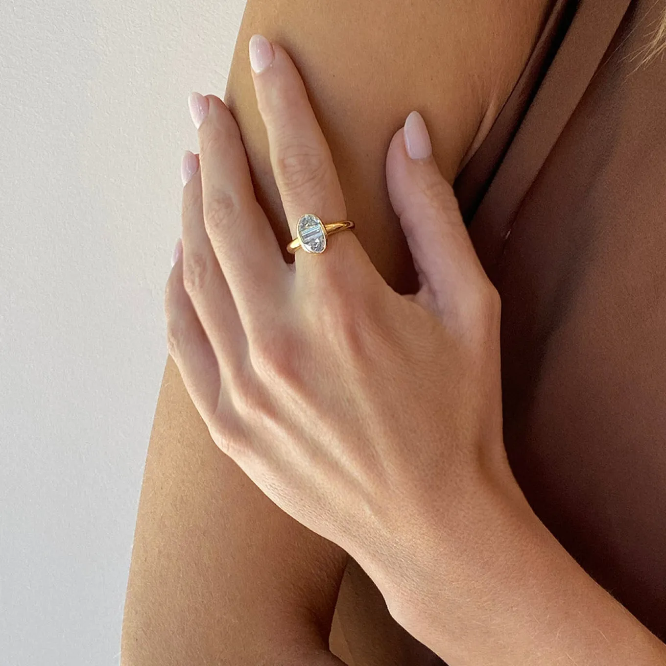 sleeping_oval_solitaire_r_3.webp Sleeping Oval Solitaire Ring - Diamond
