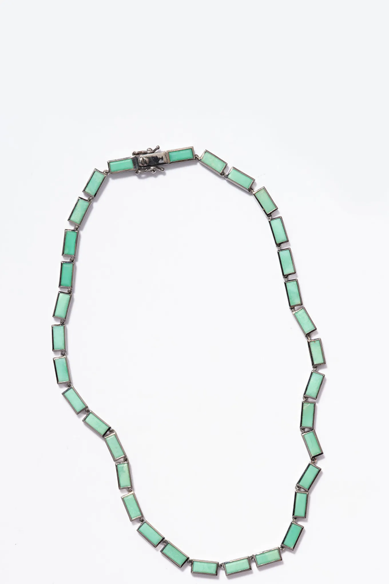 small_linear_baguette_til_0.webp Small Linear Baguette Tile Rivière Necklace - Chrysoprase