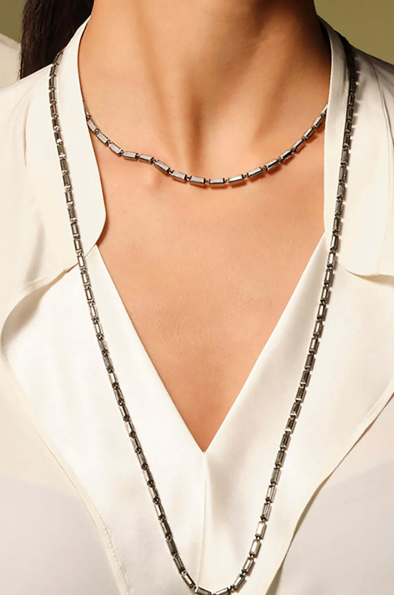 small_linear_baguette_til_1-1.webp Small Linear Baguette Tile Rivière Necklace - White Agate