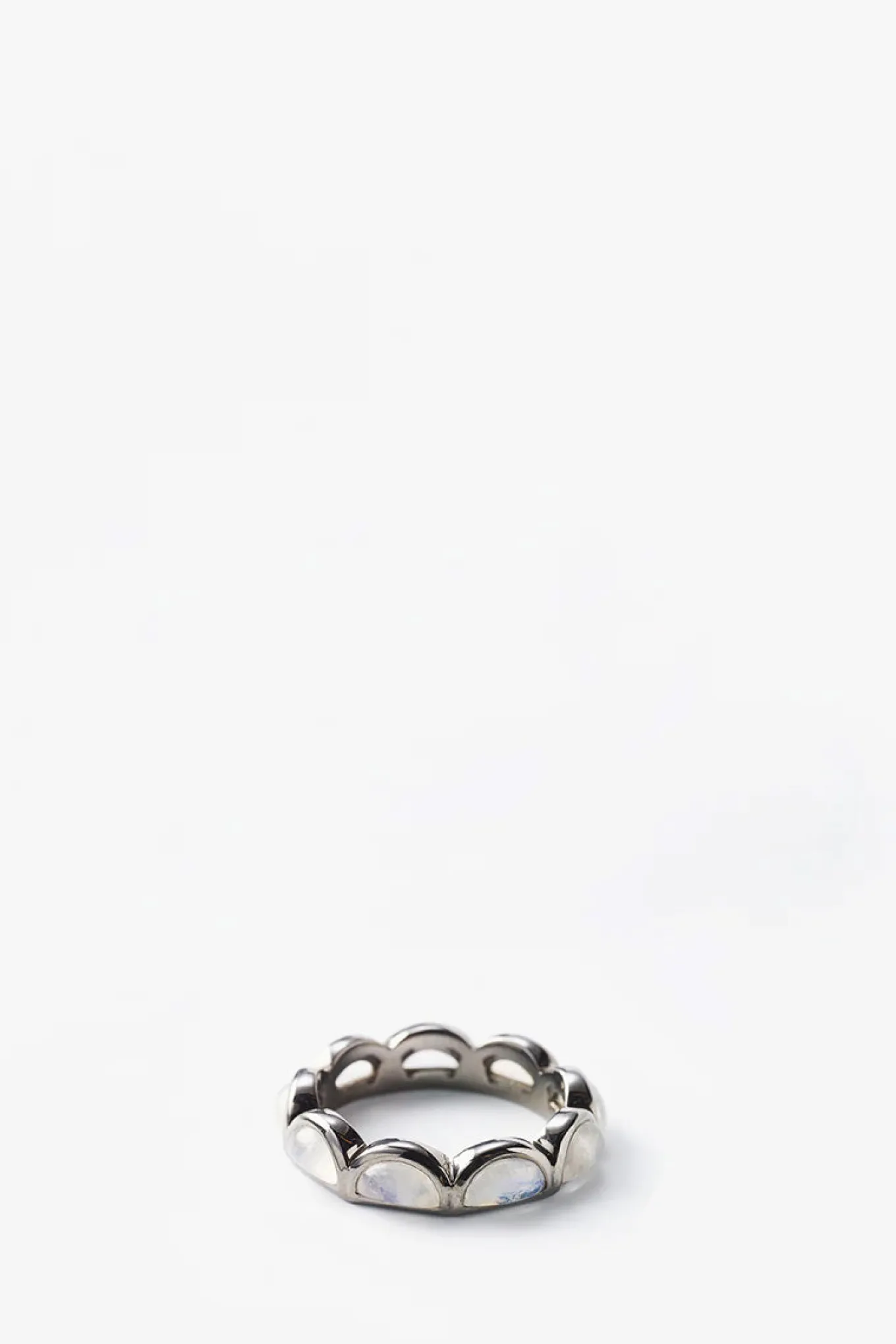 small_scallop_band_ring___0-5.webp Small Scallop Band Ring - Rainbow Moonstone