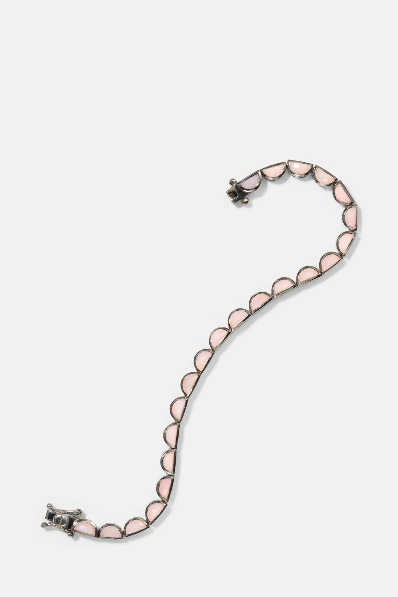 small_scallop_tennis_brac_0-2.webp Small Scallop Tennis Bracelet - Pink Opal