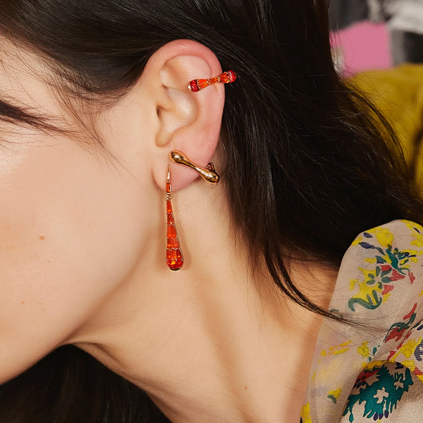small_single_baton_ear_cu_1-1.webp Small Single Baton Ear Cuff - Gold