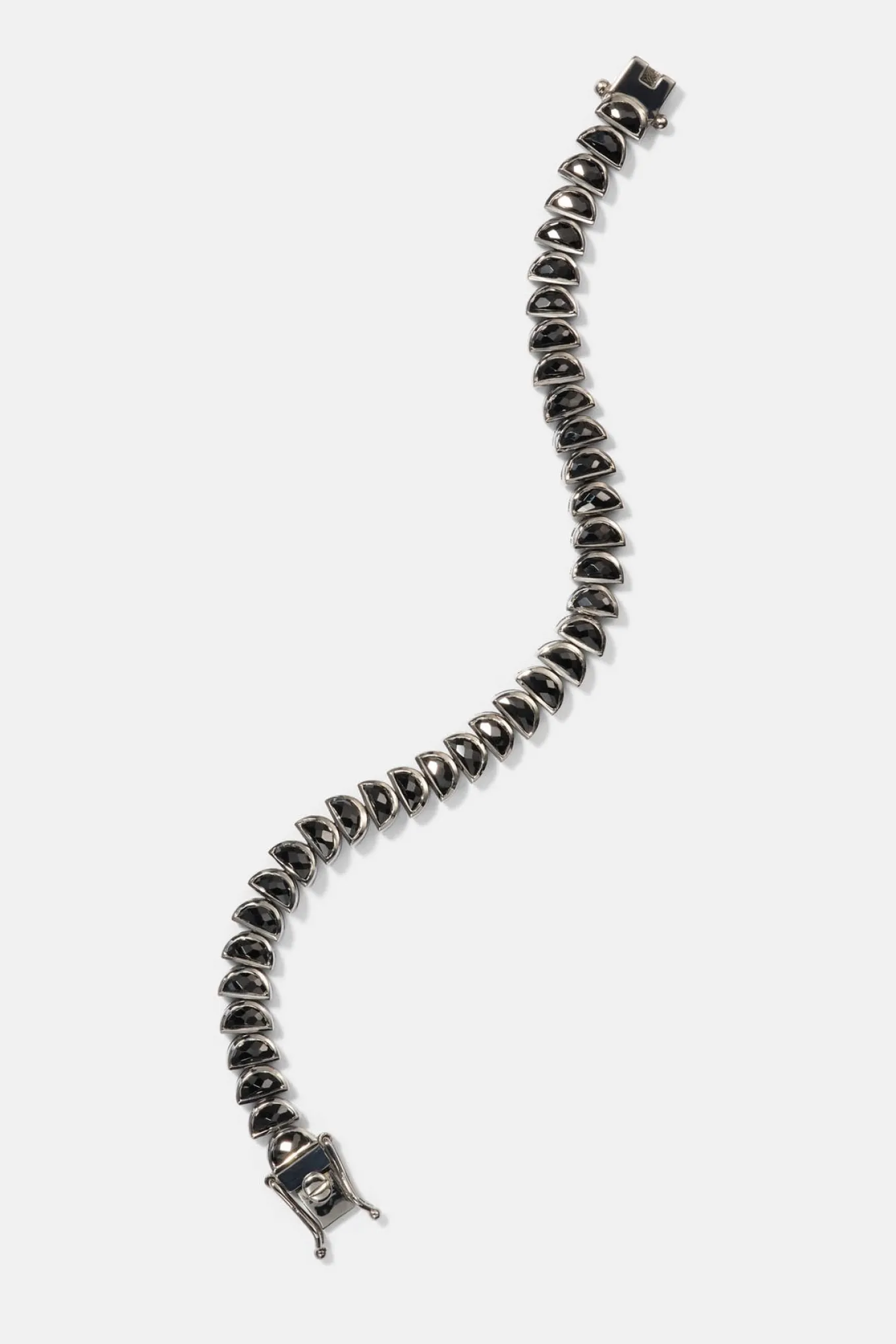 small_worm_tennis_bracele_0.webp Small Worm Tennis Bracelet - Black Spinel