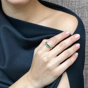 Swoop Side Ruched Ring - Emerald