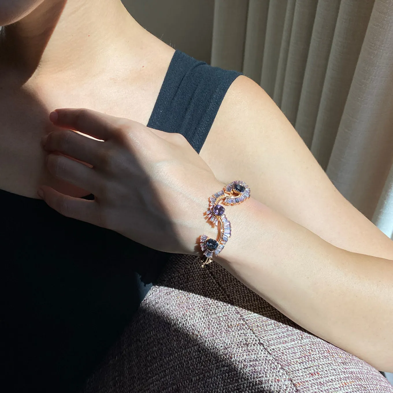 triple_stone_fray_cuff__s_1.webp Triple Stone Fray Cuff - Spinel
