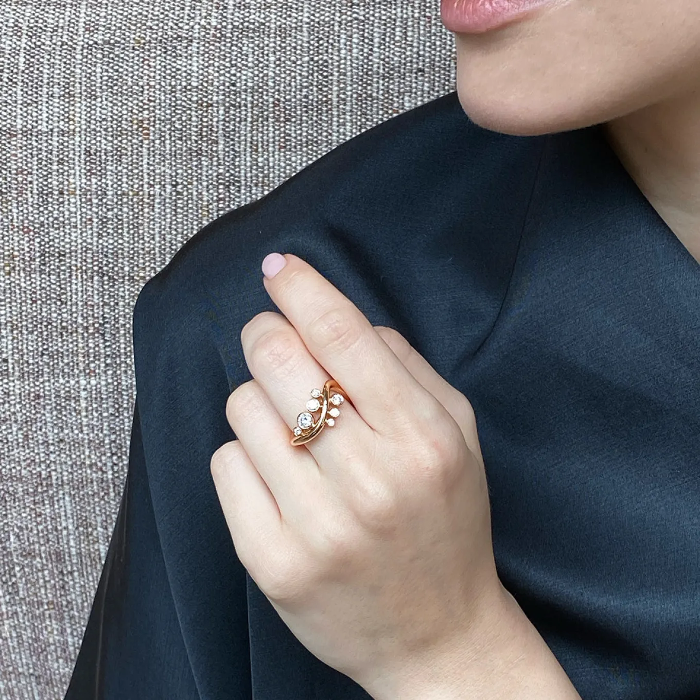 twist_amp_random_dot_ring_1.webp Twist & Random Dot Ring - Diamond