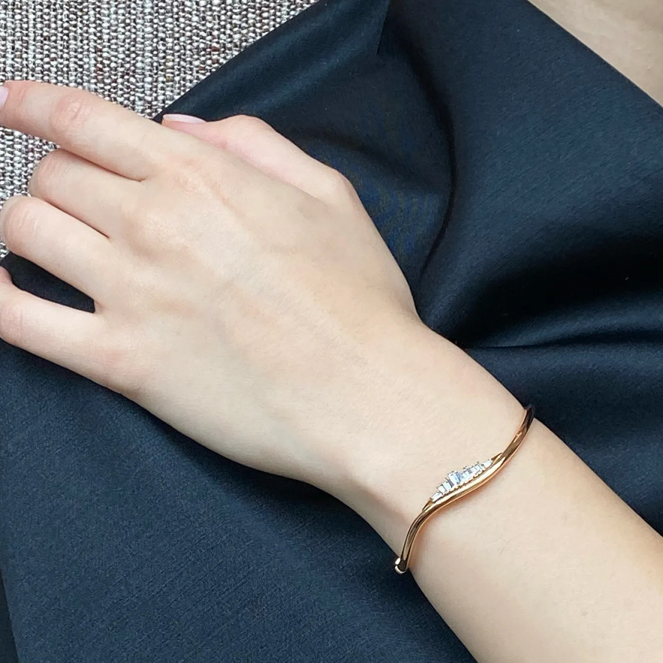 twisted_ruched_cuff_brace_1.webp Twisted Ruched Cuff Bracelet - Diamond