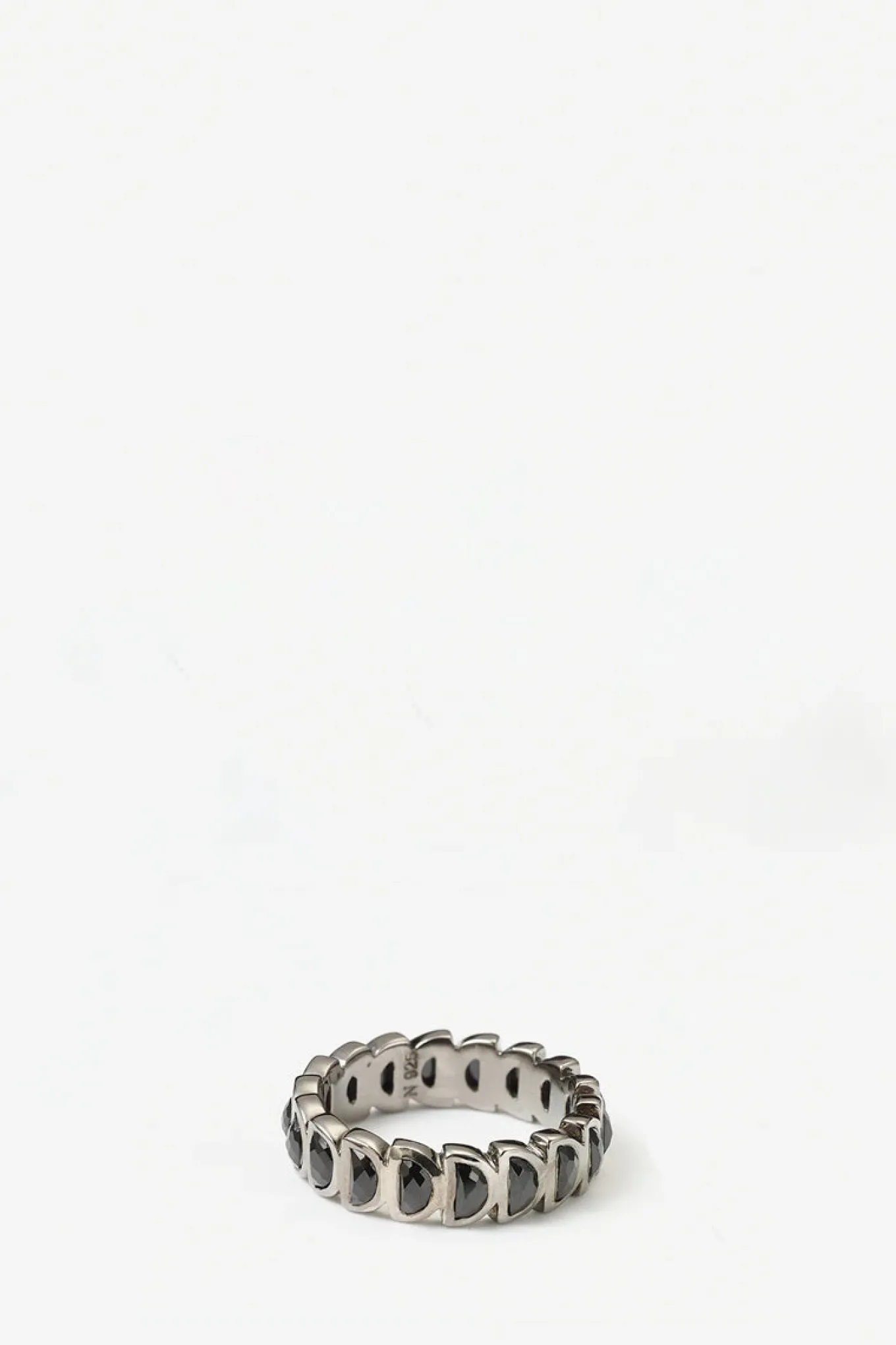 worm_band_ring__black_spi_0.webp Worm Band Ring - Black Spinel